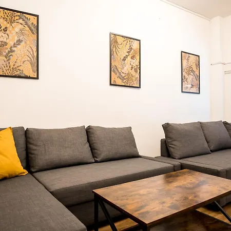 Three Bedroom Big Kitchen Selfcheckin Street Parking