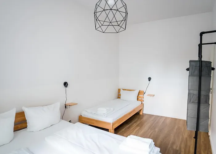 Three Bedroom Big Kitchen Selfcheckin Street Parking Apartman