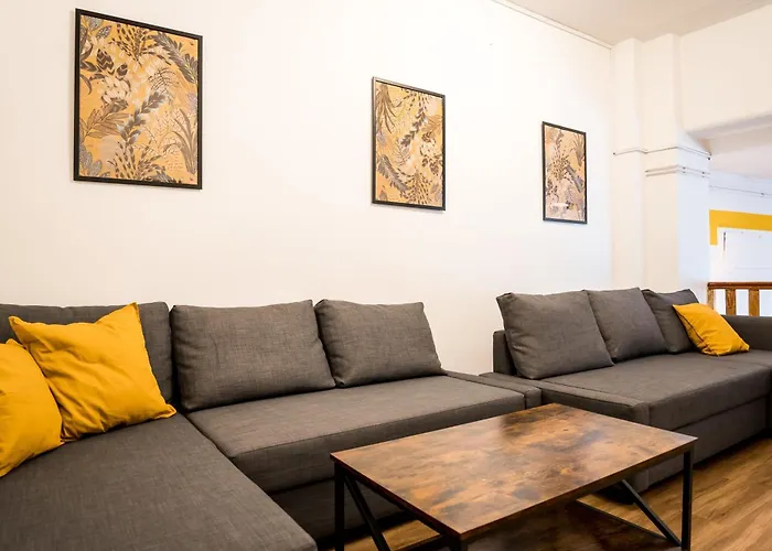 Three Bedroom Big Kitchen Selfcheckin Street Parking