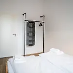 Apartmán Three Bedroom Big Kitchen Selfcheckin Street Parking *