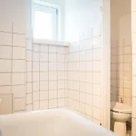 Three Bedroom Big Kitchen Selfcheckin Street Parking Berlín