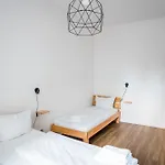 Three Bedroom Big Kitchen Selfcheckin Street Parking Διαμέρισμα