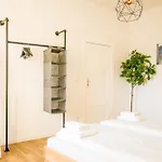 Three Bedroom Big Kitchen Selfcheckin Street Parking Apartmán Berlín