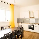 Three Bedroom Big Kitchen Selfcheckin Street Parking Berlín