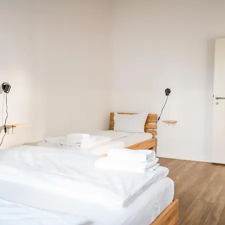 Apartment Three Bedroom Big Kitchen Selfcheckin Street Parking *
