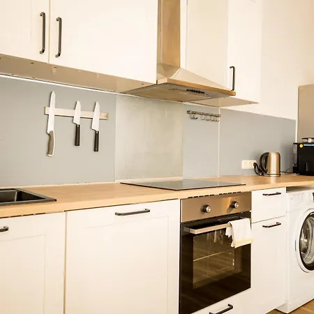 Apartmán Three Bedroom Big Kitchen Selfcheckin Street Parking