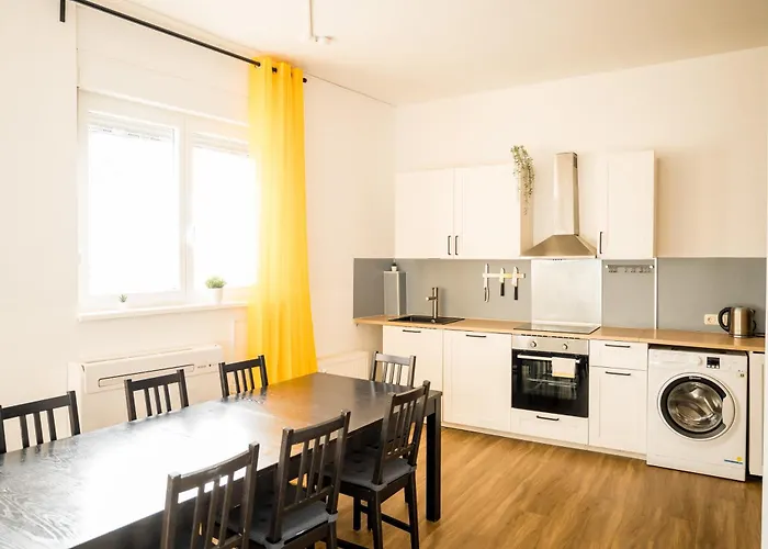 Three Bedroom Big Kitchen Selfcheckin Street Parking Berlín