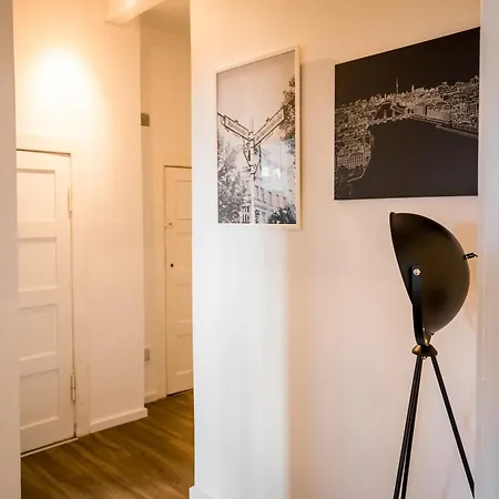 Three Bedroom Big Kitchen Selfcheckin Street Parking *