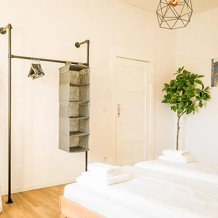 Three Bedroom Big Kitchen Selfcheckin Street Parking Apartment Berlin