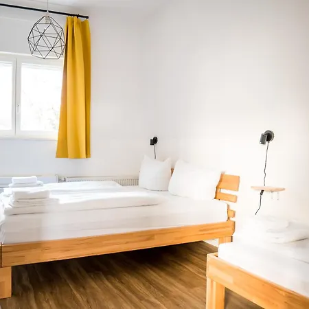 Apartment Three Bedroom Big Kitchen Selfcheckin Street Parking *