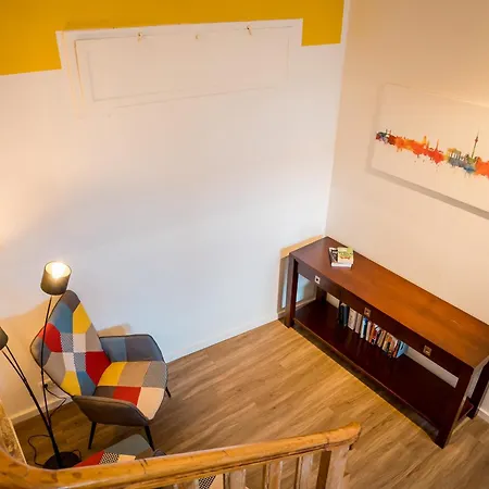 Three Bedroom Big Kitchen Selfcheckin Street Parking アパート