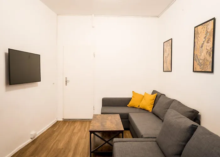 Apartament Three Bedroom Big Kitchen Selfcheckin Street Parking *