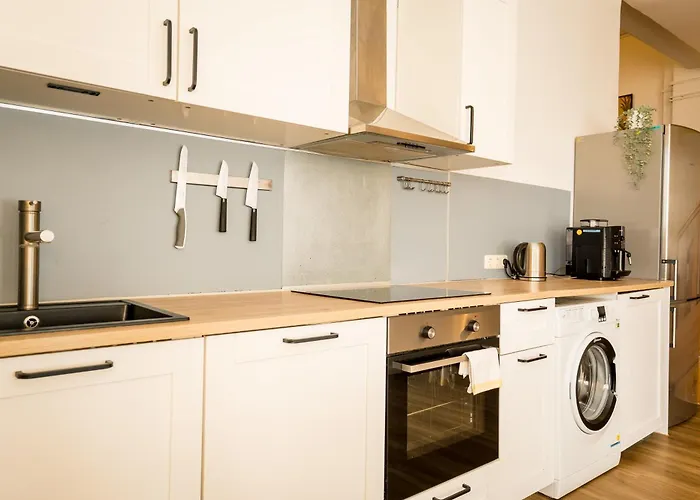 Apartament Three Bedroom Big Kitchen Selfcheckin Street Parking